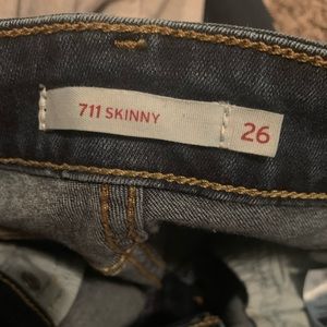 dark blue skinny levi jeans